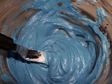 blue frosting- liquid food coloring