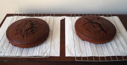 cooling chocolate cakes
