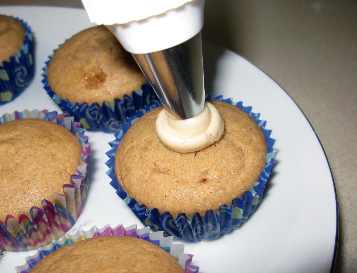 Piping Caramel Frosting