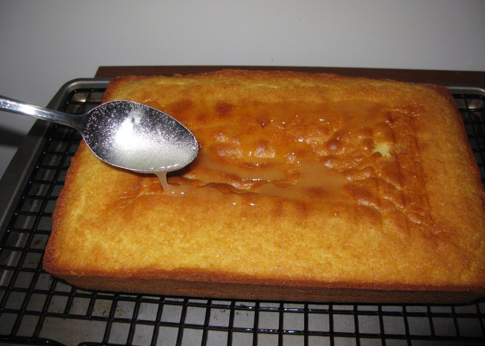 drizzling cake image
